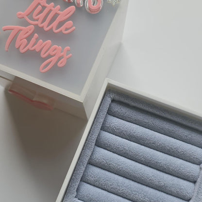 Small Signature Box