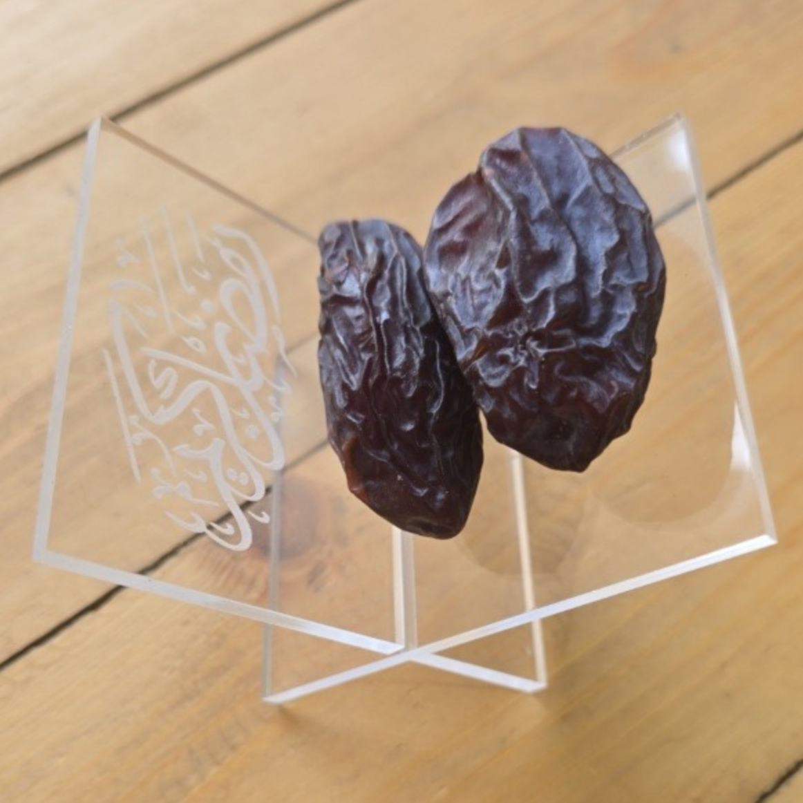 Ramadan Date Stand – Elegant Acrylic Display (10x10 cm)